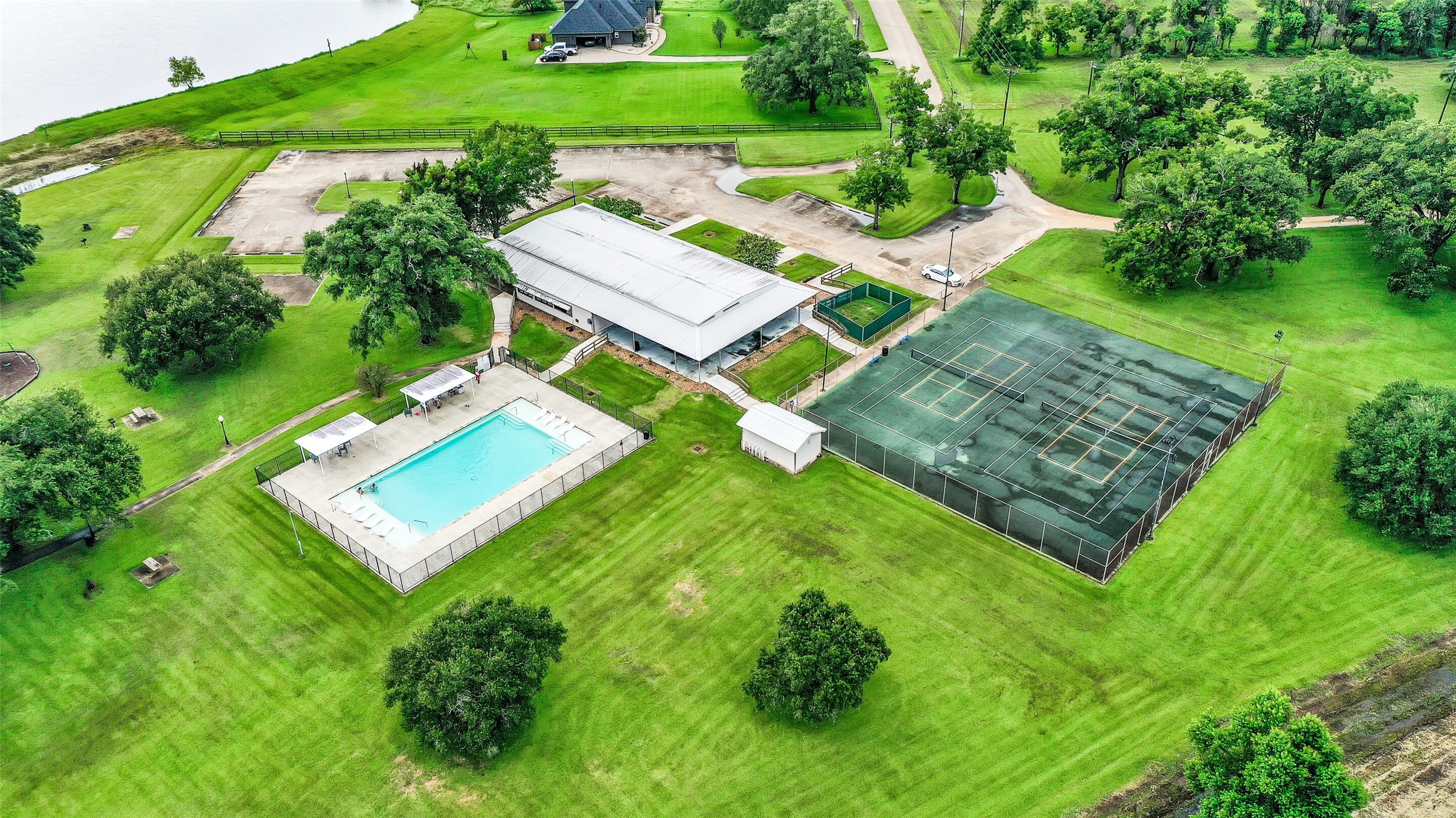 730-736 Rancho Chico Court Angleton, TX 77515 - Photo 9 of 9