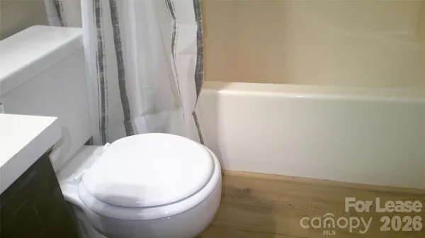 $1,100 | 1474 14th Avenue Northeast, Hickory, NC 28601