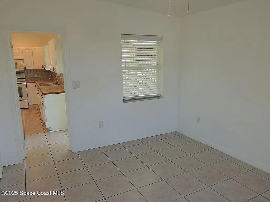 206 4th Avenue Indialantic, FL 32903 - Photo 22 of 43 an empty room with a window