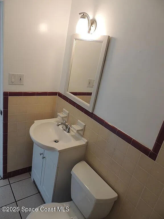 206 4th Avenue Indialantic, FL 32903 - Photo 39 of 43 a bathroom with a toilet sink and mirror