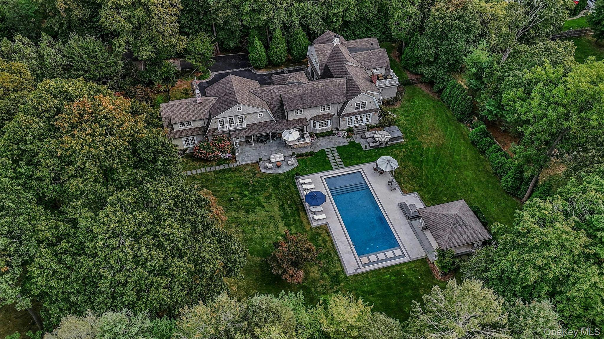 192 Burtis Lane — Muttontown, NY 11791