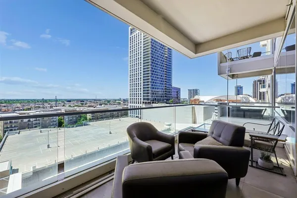 $4,300 | 2408 Victory Park Lane, Unit 832, Dallas, TX 75219