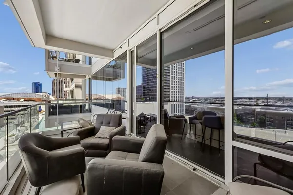 $4,300 | 2408 Victory Park Lane, Unit 832, Dallas, TX 75219