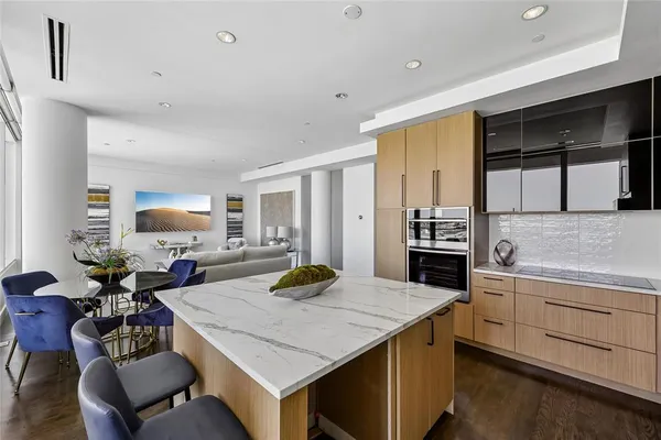 $4,300 | 2408 Victory Park Lane, Unit 832, Dallas, TX 75219