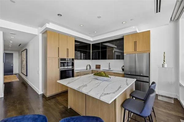 $4,300 | 2408 Victory Park Lane, Unit 832, Dallas, TX 75219