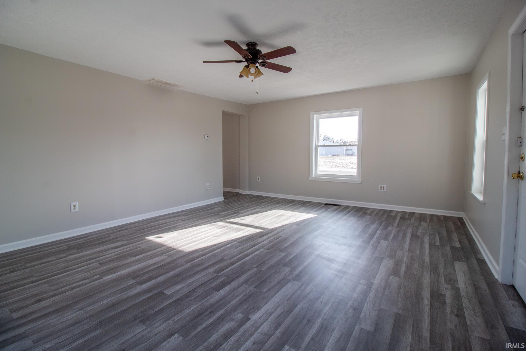 2512 South Walnut Street Yorktown, IN 47396 - Photo 4 of 23