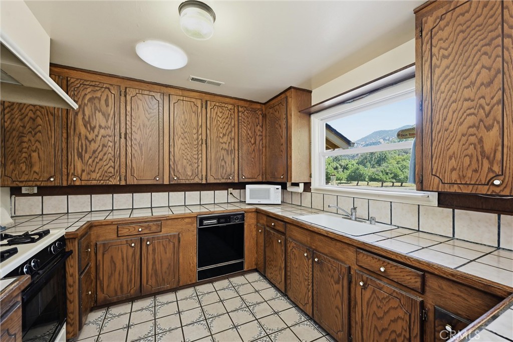 7825 Scotts Valley Road Lakeport, CA 95453 - Photo 19 of 66
