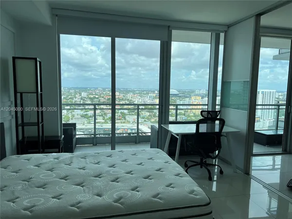 $3,250 | 92 Southwest 3rd Street, Unit 3508, Miami, FL 33130