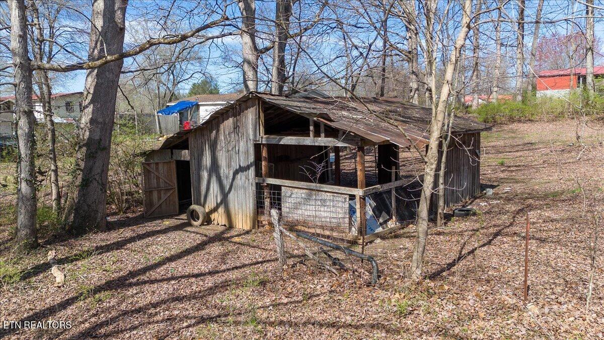 2906 New Blockhouse Road Maryville, TN 37803 - Photo 18 of 22 17-Exterior Barn