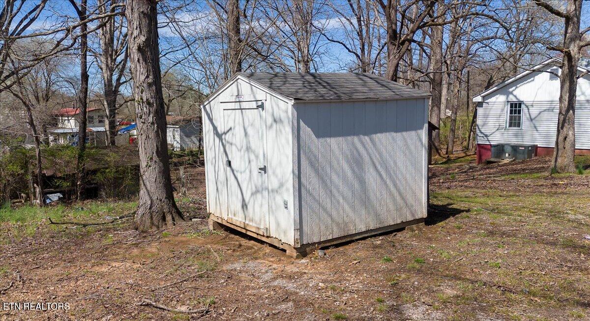 2906 New Blockhouse Road Maryville, TN 37803 - Photo 19 of 22 18-Exterior Shed