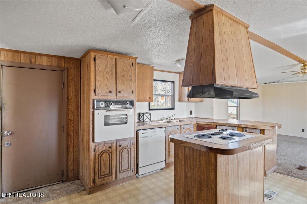 2906 New Blockhouse Road Maryville, TN 37803 - Photo 9 of 22 08-Kitchen