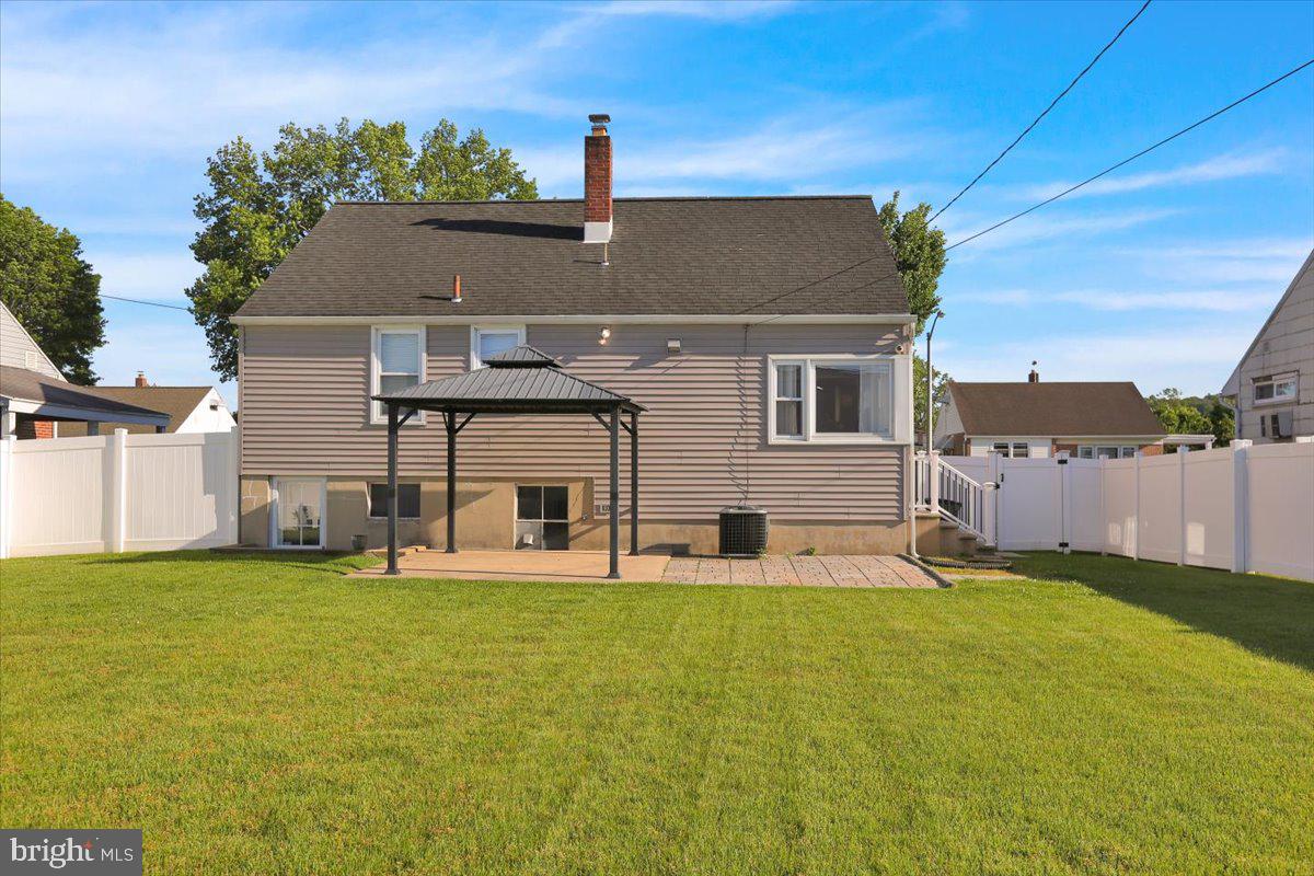 513 Harding Avenue Reading, PA 19607 - Photo 8 of 38
