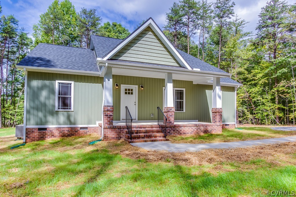 3762 County Line Road Kents Store, VA 23084 - Photo 2 of 17 front view of a house with a yard