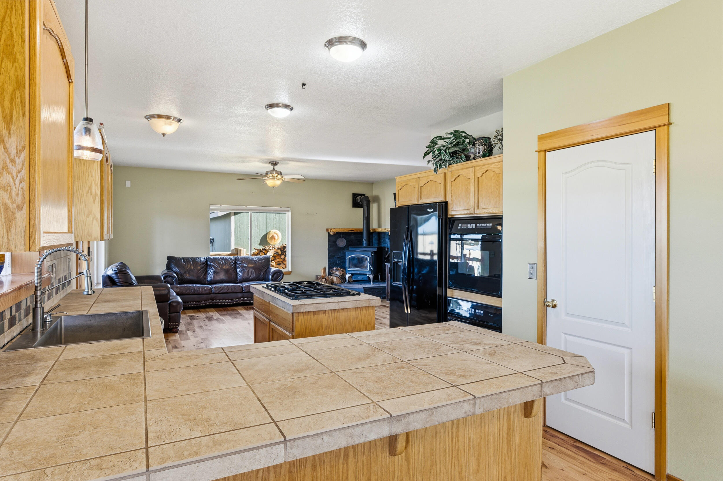62262 Chickadee Lane Bend, OR 97701 - Photo 10 of 70 9_62262 chickadee ln-5