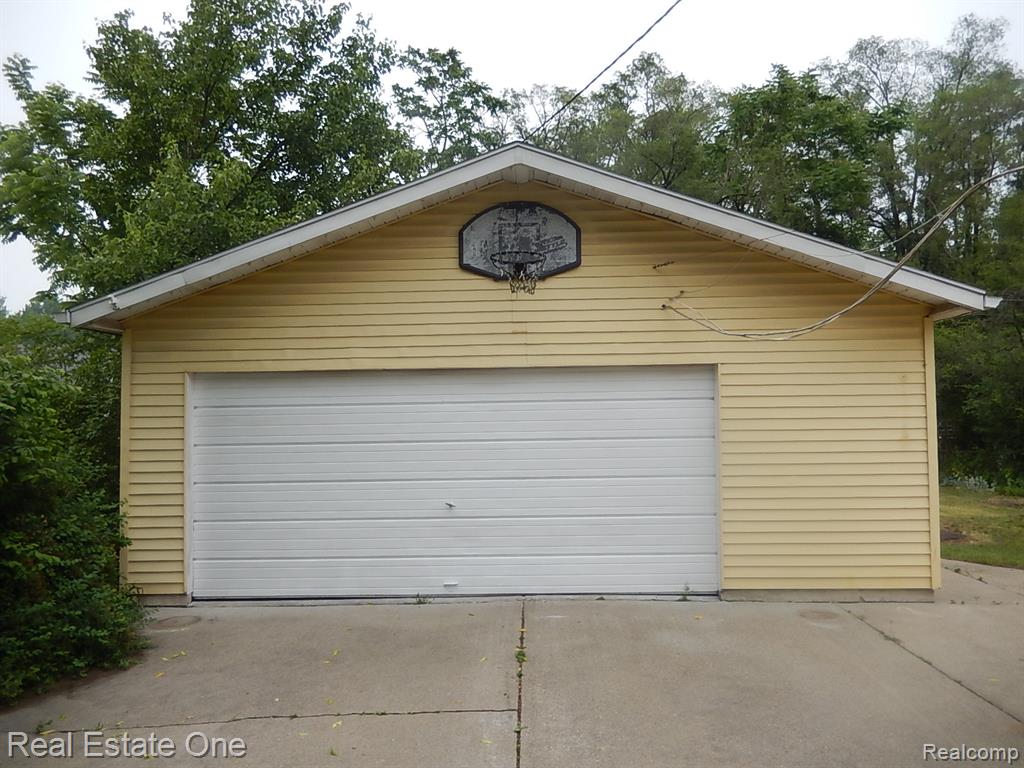 10790 Stark Road Livonia, MI 48150 - Photo 20 of 25
