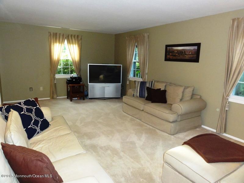 62 Applegate Road Freehold, NJ 07728 - Photo 5 of 10 DSC06645