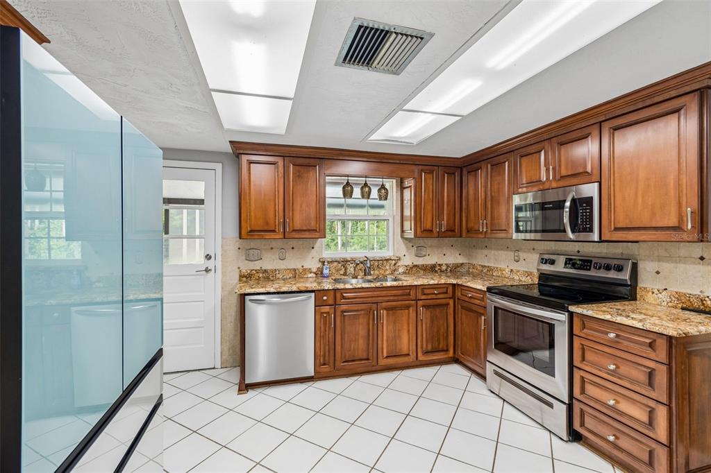 7635 Tanglewood Drive New Port Richey, FL 34654 - Photo 7 of 29 Gallery Image 7