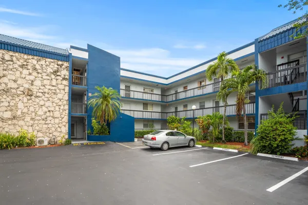 $169,900 | 3090 Holiday Springs Boulevard, Unit 109, Margate, FL 33063