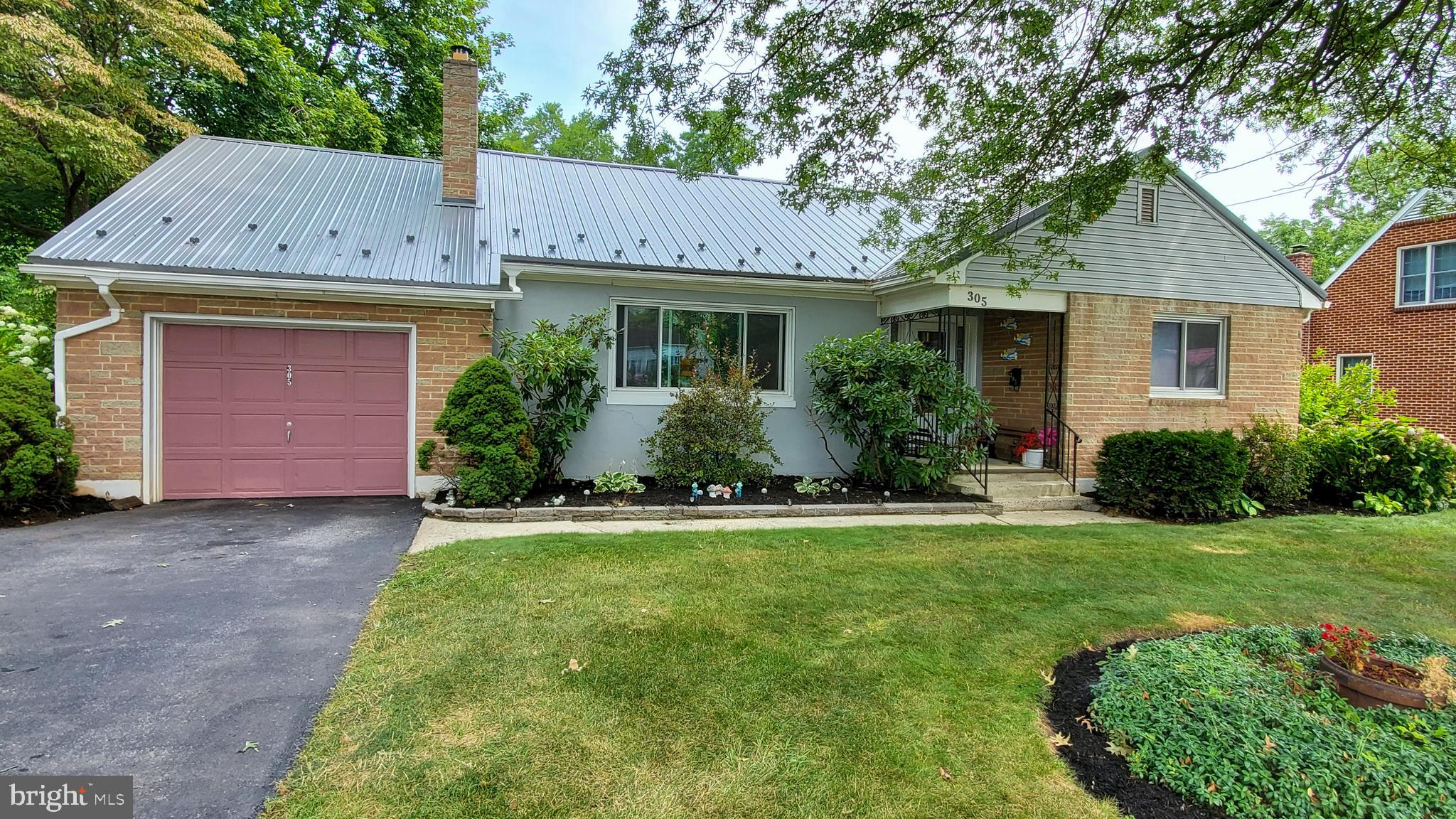 305 Roxbury Road Shippensburg, PA 17257 - Photo 1 of 32 Front of House