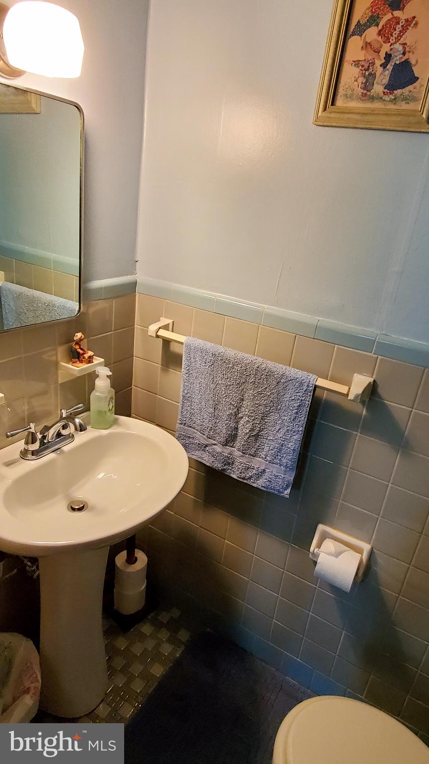 305 Roxbury Road Shippensburg, PA 17257 - Photo 14 of 32 Half Bath 1