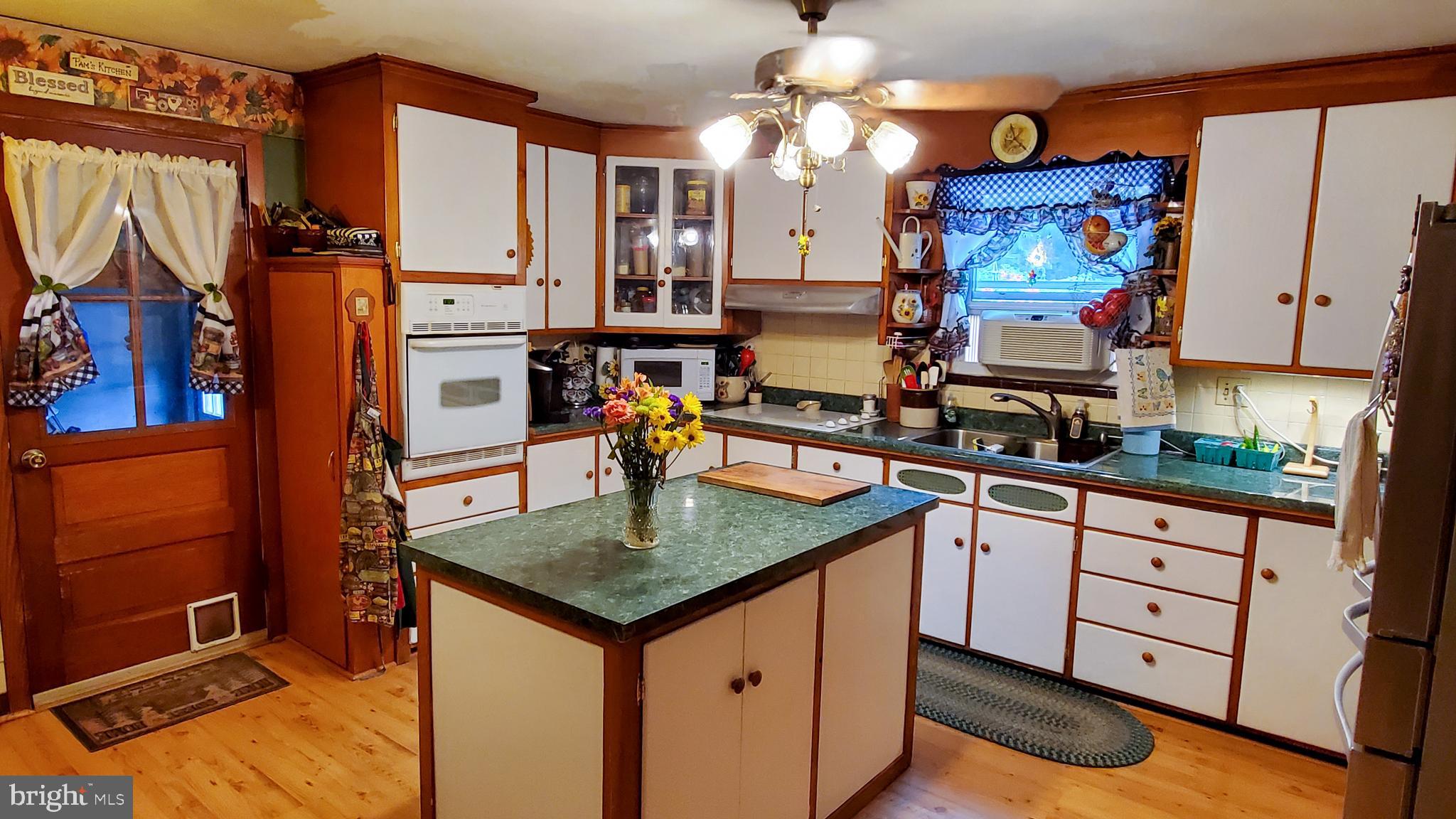 305 Roxbury Road Shippensburg, PA 17257 - Photo 9 of 32 Kitchen