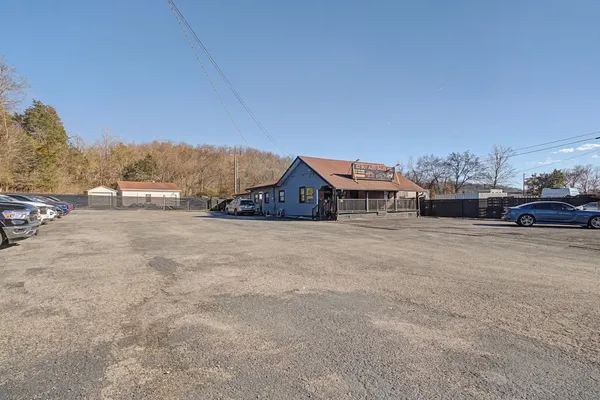 $2,000,000 | 1195 Louisville Highway, Goodlettsville, TN 37072