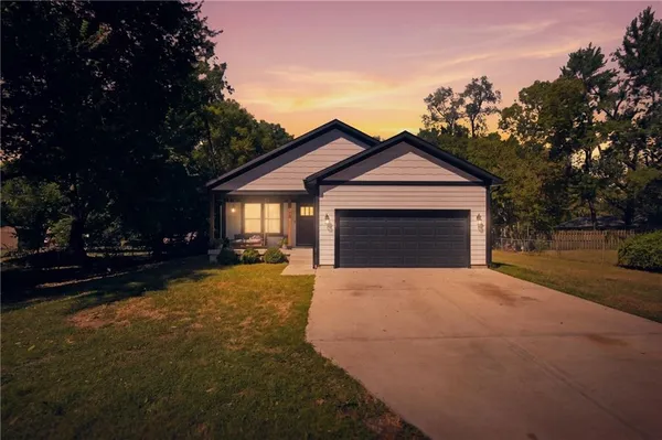 $359,000 | 106 South 4th Street, Cleveland, MO 64734