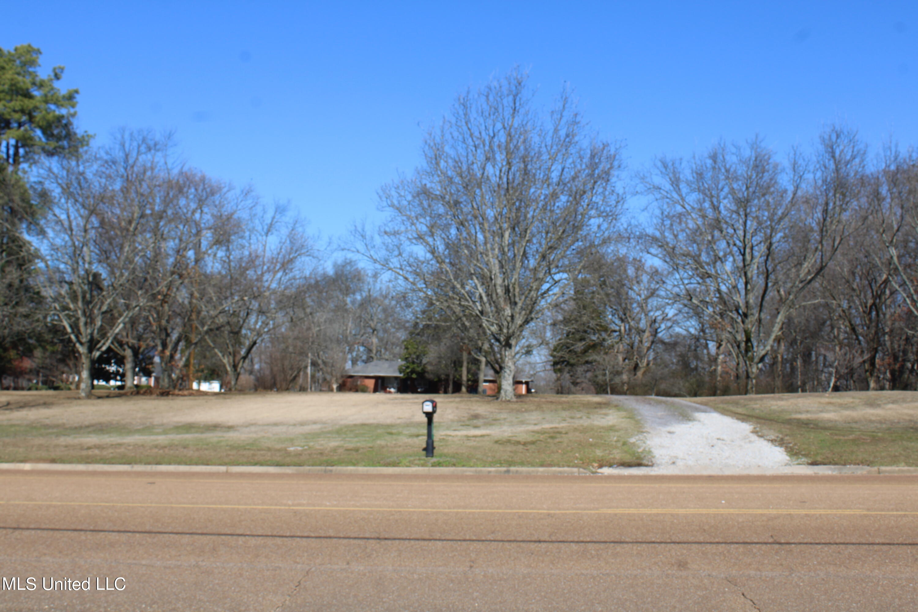 8568 Goodman Road Olive Branch, MS 38654 - Photo 6 of 11 IMG_3011