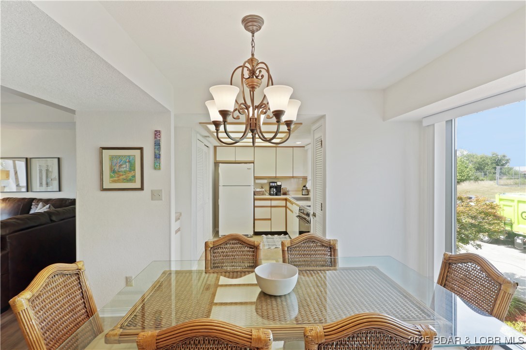 24 East Casa Del Rio, Unit 693 Lake Ozark, MO 65049 - Photo 14 of 30 Dining area.