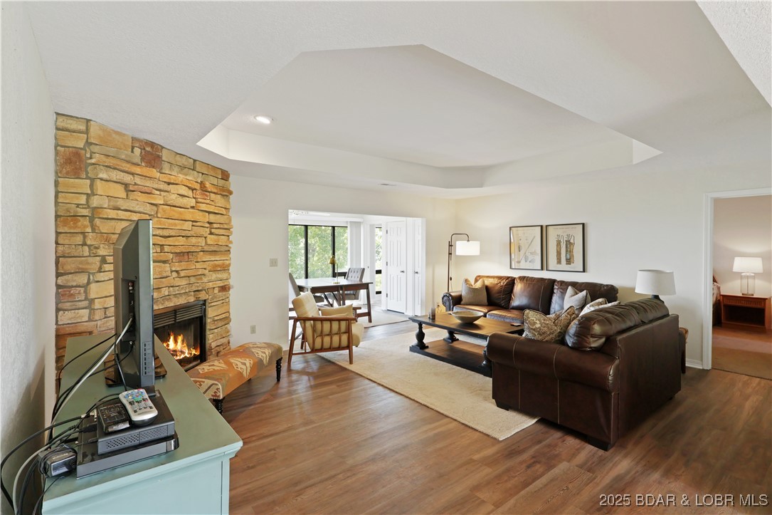 24 East Casa Del Rio, Unit 693 Lake Ozark, MO 65049 - Photo 15 of 30 Spacious Livingroom.