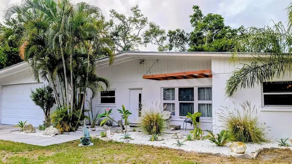 $2,950 | 3579 Plantation Drive, Sarasota, FL 34231