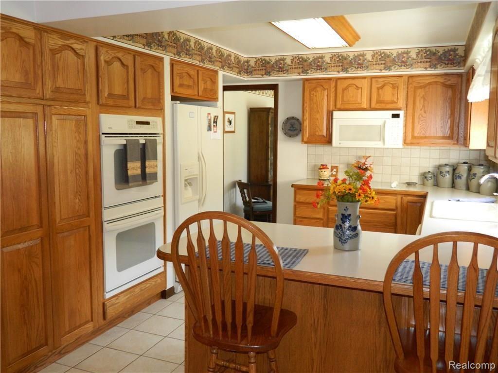 23113 Currie Road South Lyon, MI 48178 - Photo 22 of 49 Kitchen