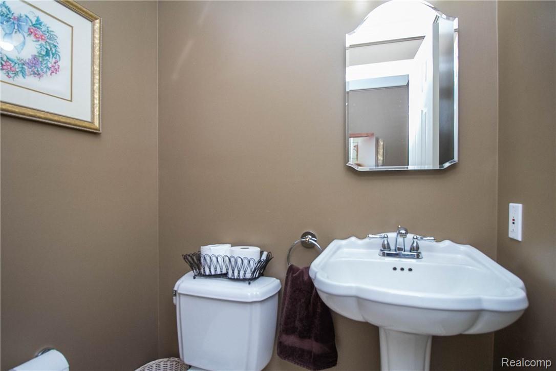 36672 Saxony Road Farmington, MI 48335 - Photo 16 of 33 16.jpg