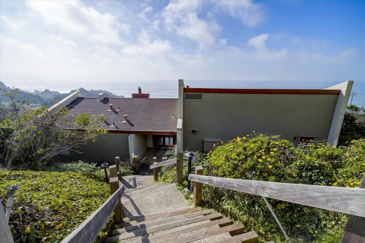 5007 Palmetto Avenue, Unit 42 Pacifica, CA 94044 - Photo 46 of 53 a terrace view with sitting space and garden view