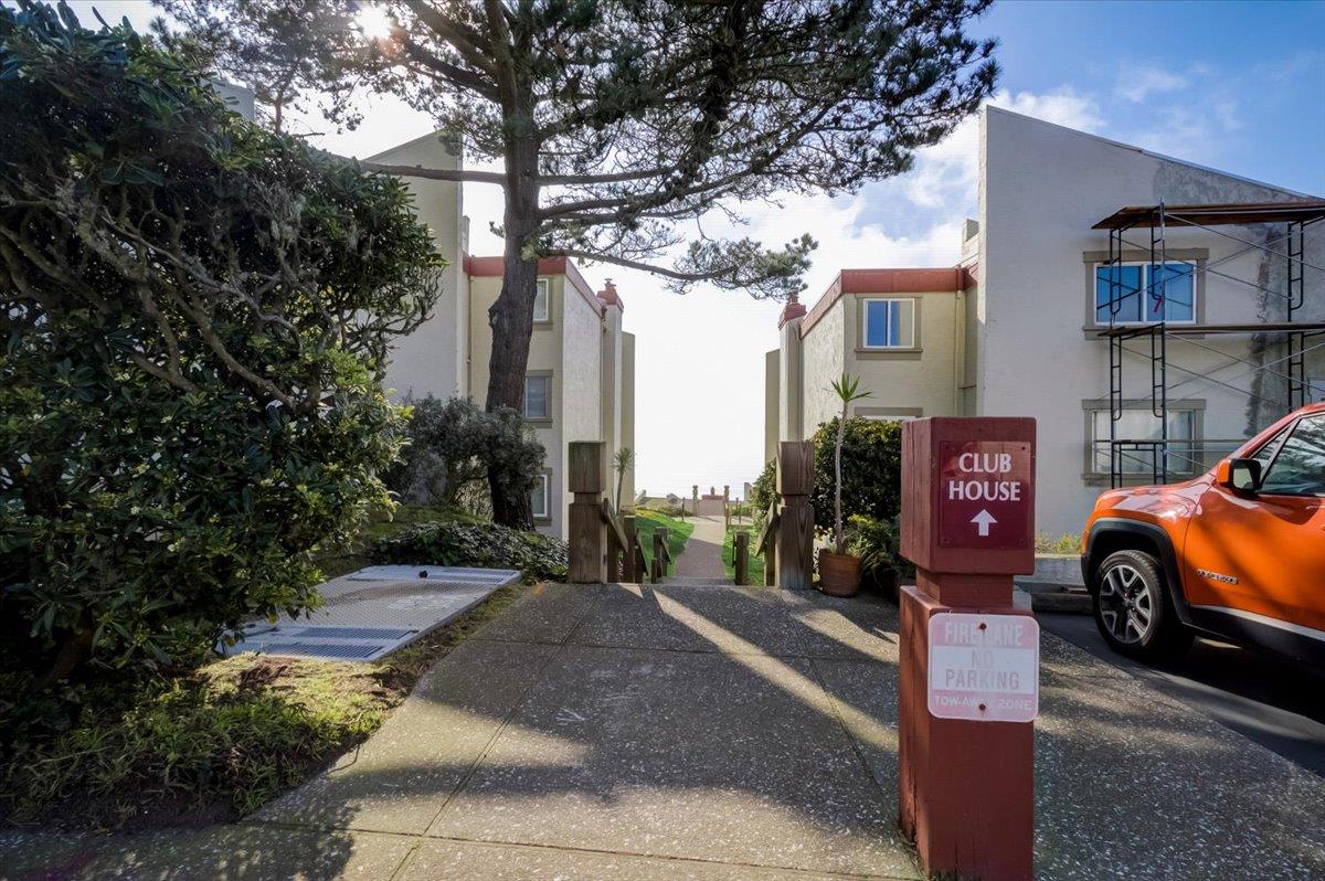 5007 Palmetto Avenue, Unit 42 Pacifica, CA 94044 - Photo 48 of 53 a street sign on the side of the road