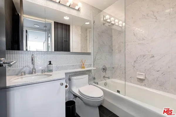 $10,500 | 10520 Wilshire Boulevard, Unit 1207, Los Angeles, CA 90024