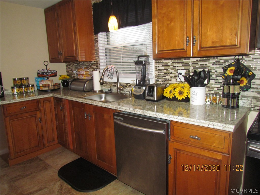 4136 Woodfield Road Richmond, VA 23234 - Photo 15 of 44