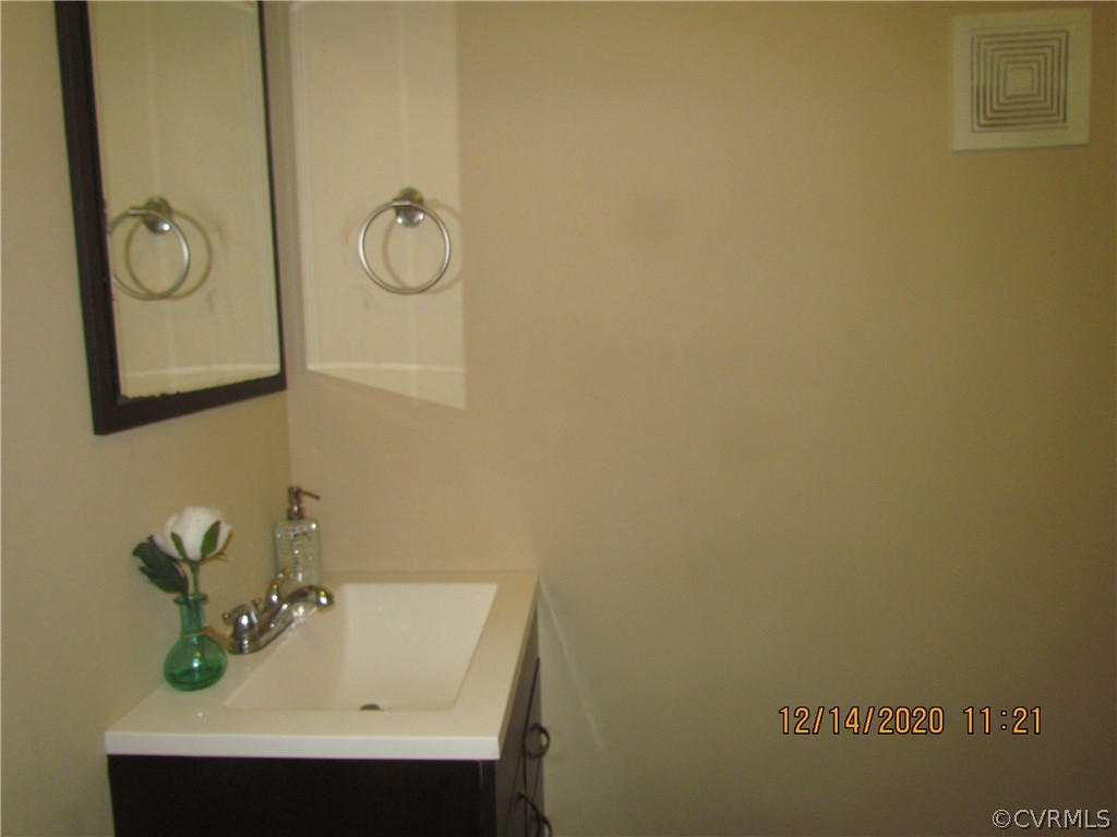 4136 Woodfield Road Richmond, VA 23234 - Photo 18 of 44 1st Floor half bath.
