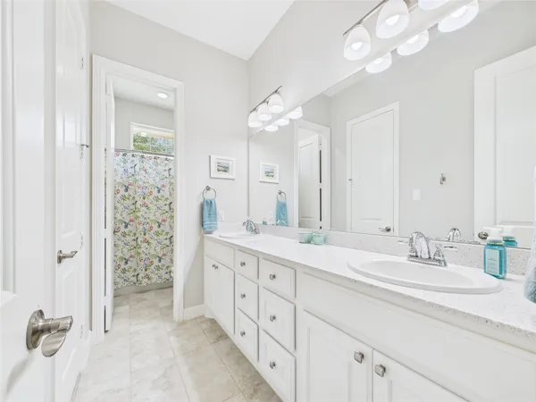 $549,900 | 14115 Dunsmore Landing Drive, Houston, TX 77059
