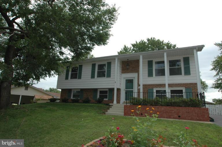 704 North York Road Sterling, VA 20164 - Photo 1 of 12 Exterior (Main)