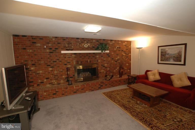 704 North York Road Sterling, VA 20164 - Photo 10 of 12 Recreation Room