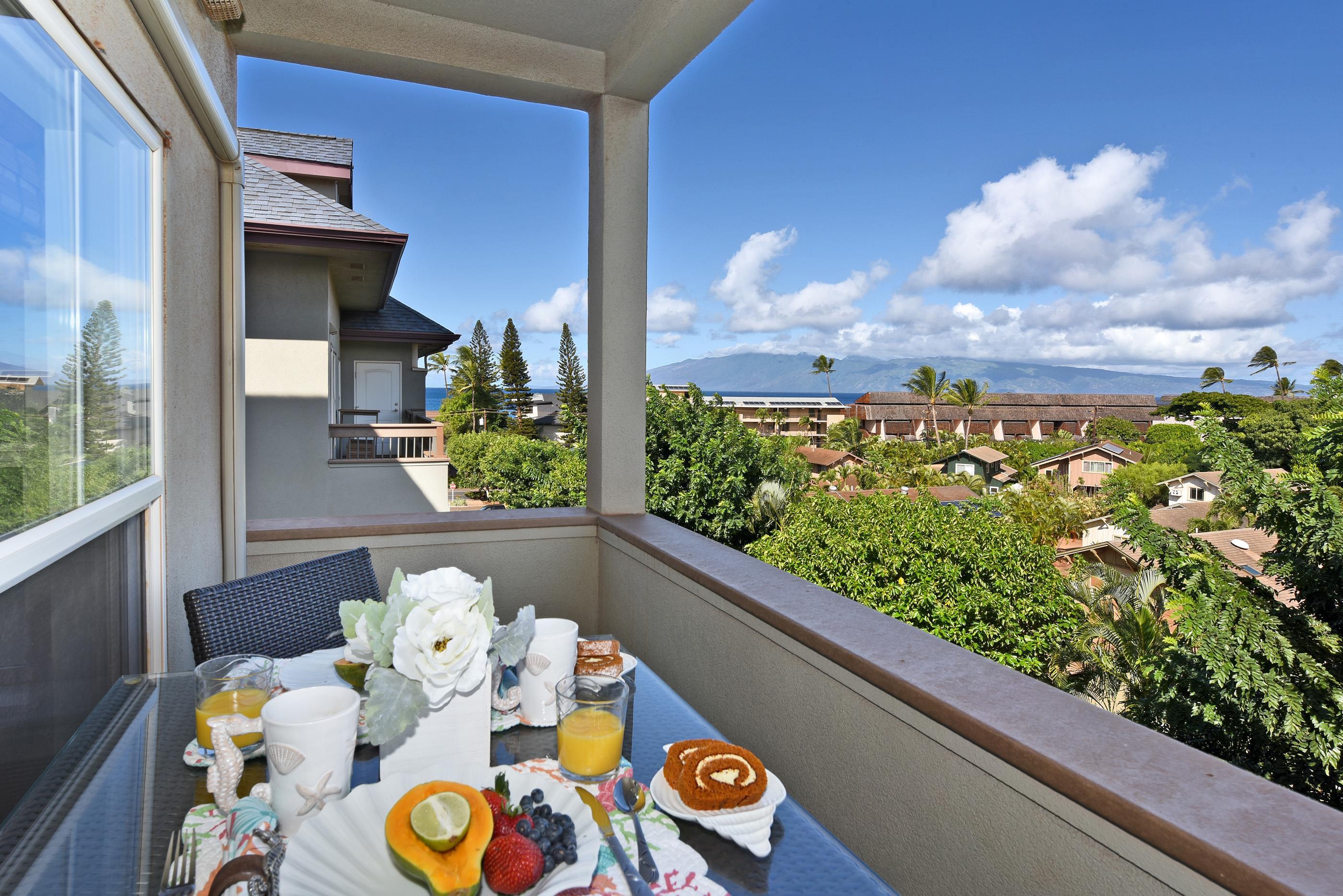 3708 Lower Honoapiilani Road, Unit E30 Lahaina, HI 96761 - Photo 12 of 30 a front view of a house with dining table and chairs
