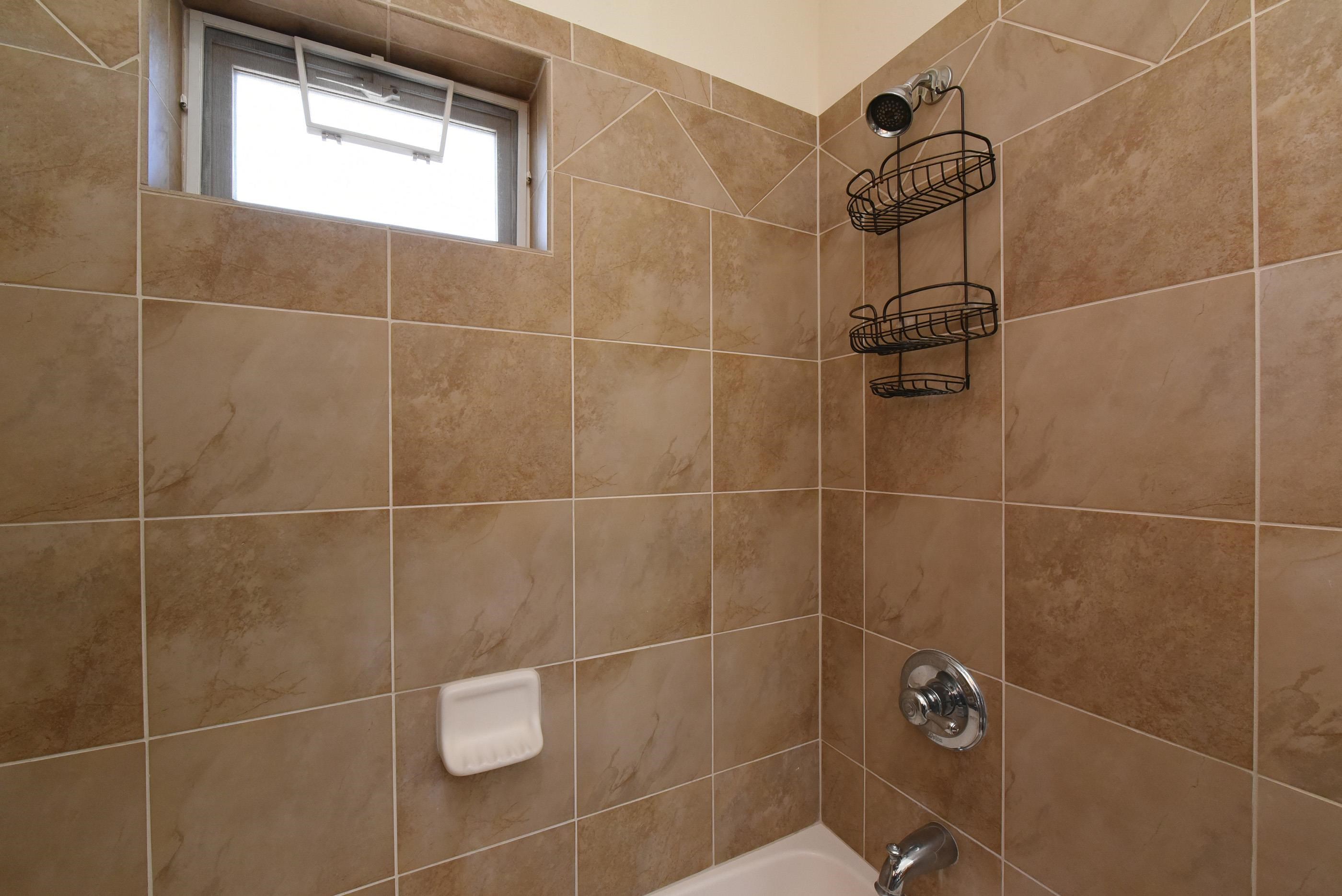 3708 Lower Honoapiilani Road, Unit E30 Lahaina, HI 96761 - Photo 19 of 30 a bathroom with a shower