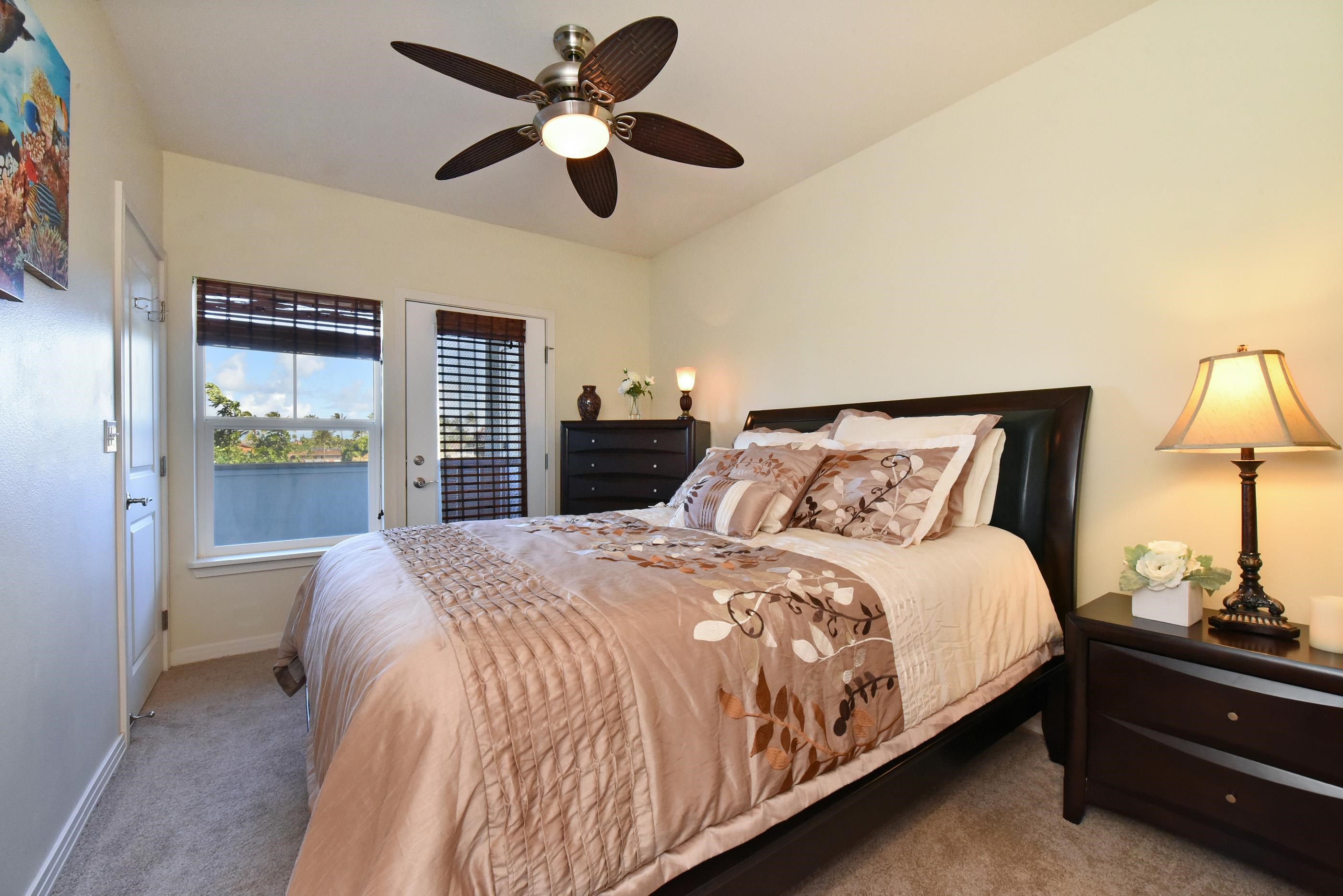 3708 Lower Honoapiilani Road, Unit E30 Lahaina, HI 96761 - Photo 23 of 30 a bedroom with bed and a chandelier