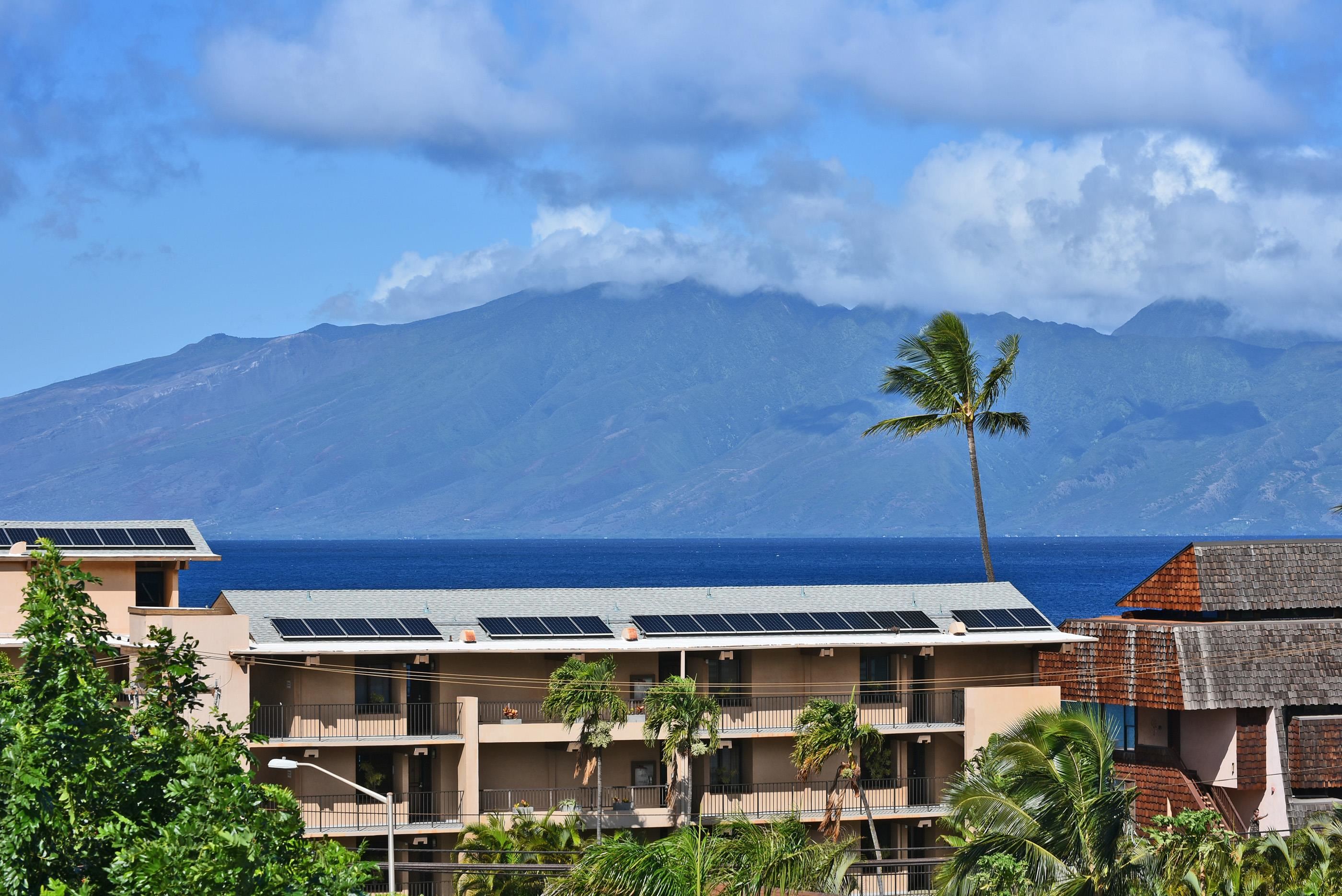 3708 Lower Honoapiilani Road, Unit E30 Lahaina, HI 96761 - Photo 27 of 30 a view of a building