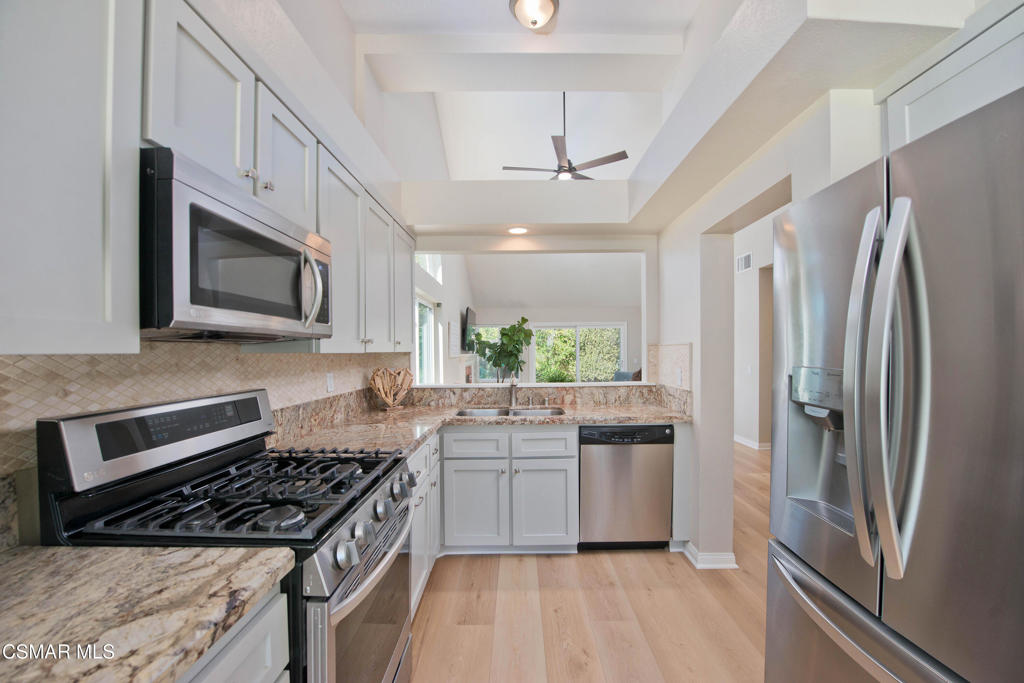 65 Iron Ridge Lane Simi Valley, CA 93065 - Photo 14 of 33