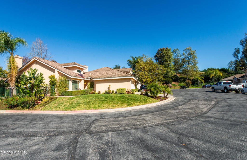 65 Iron Ridge Lane Simi Valley, CA 93065 - Photo 2 of 33