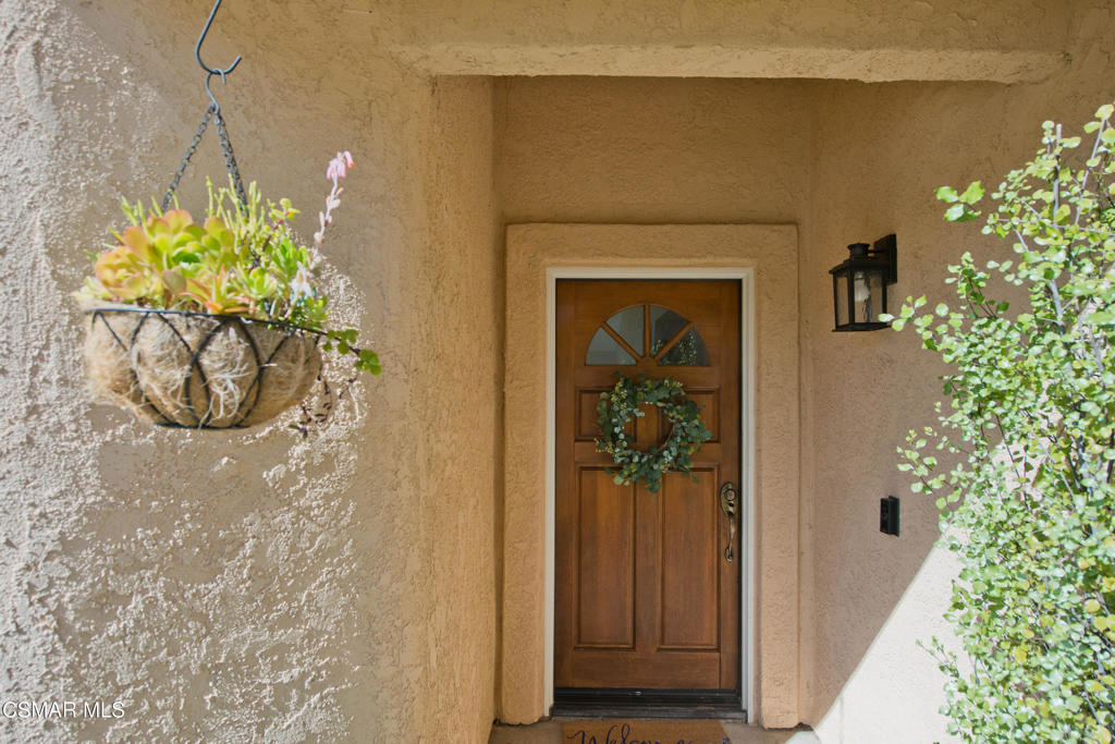 65 Iron Ridge Lane Simi Valley, CA 93065 - Photo 4 of 33