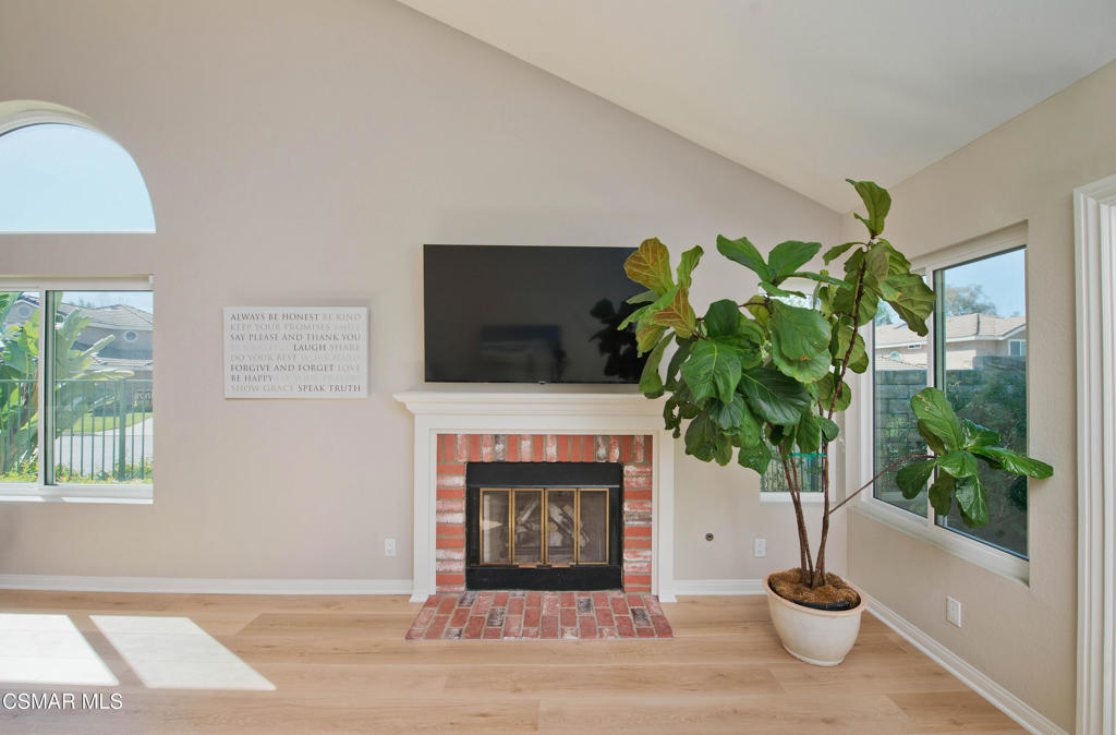 65 Iron Ridge Lane Simi Valley, CA 93065 - Photo 8 of 33