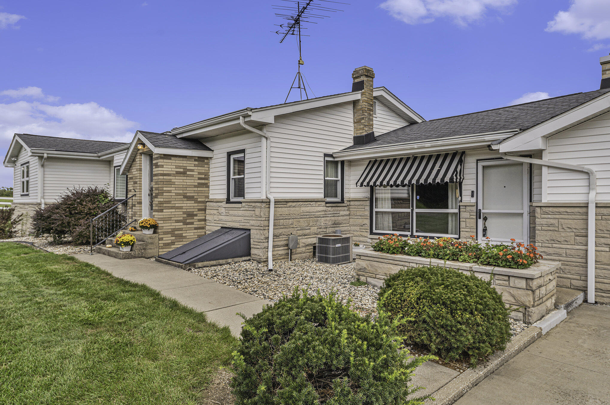 69775 46th Street Decatur, MI 49045 - Photo 3 of 46 005_converted_85